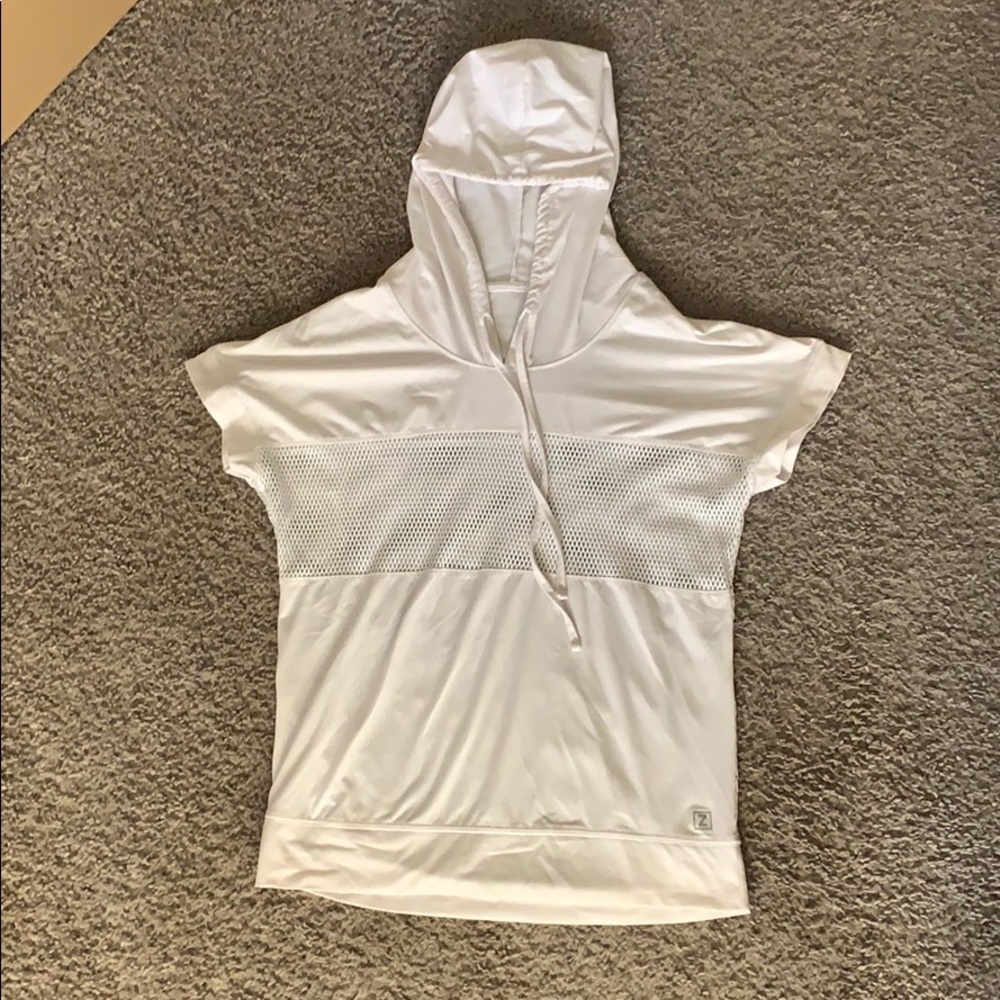 Hooded athletic t-shirt with mesh panel